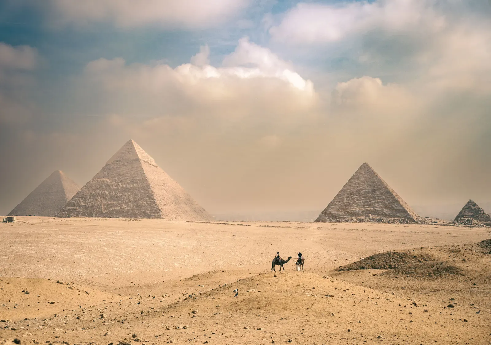 Pyramidy v Gíze v Egyptě