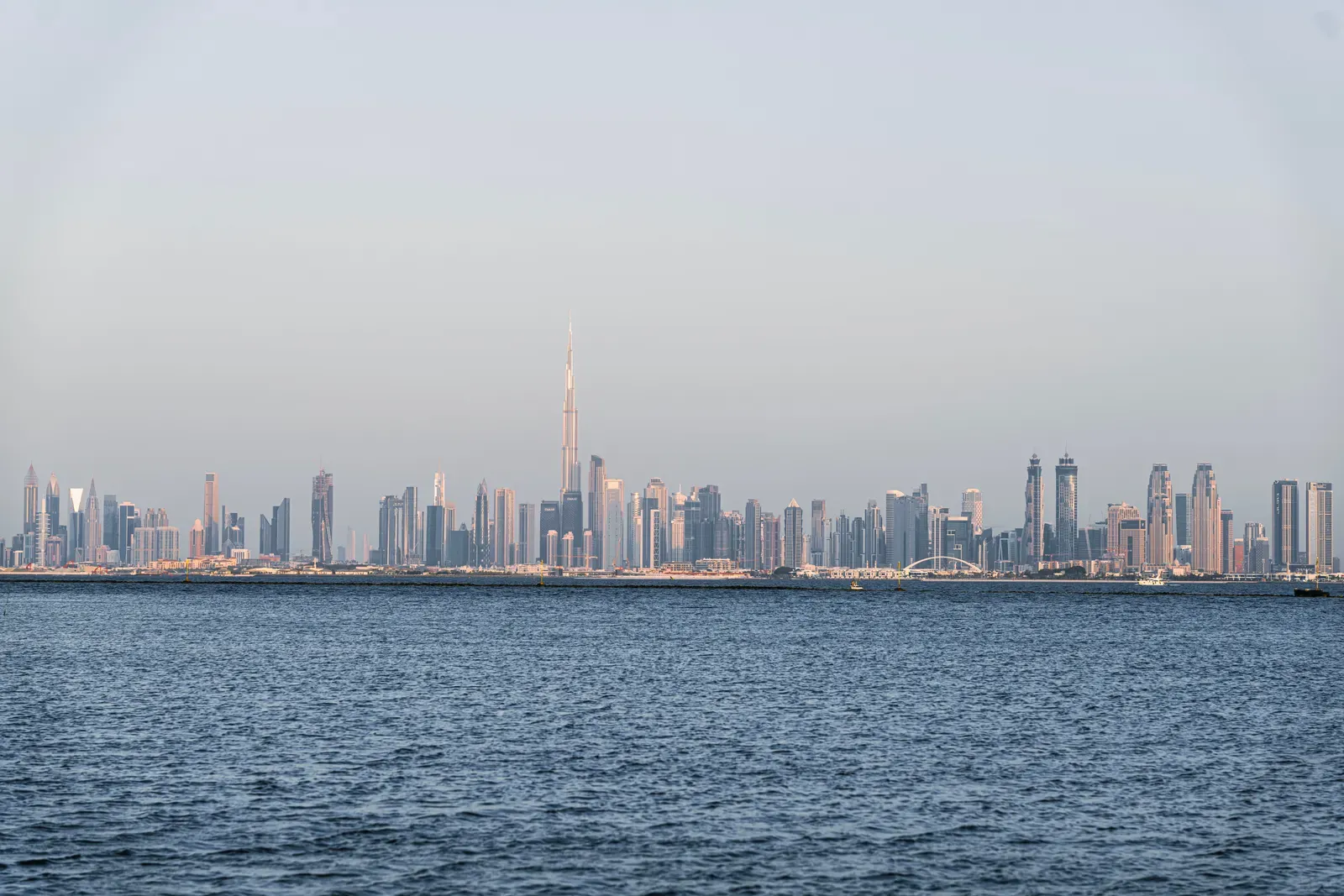 Panorama Dubaje s mrakodrapy
