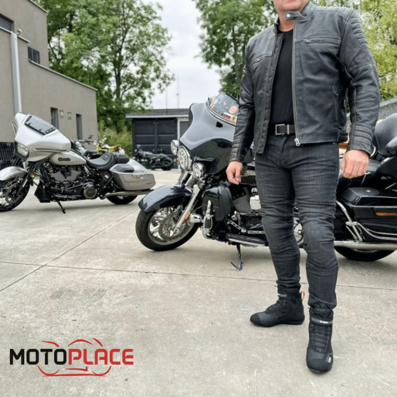 Zdroj: Motoplace Kalhoty moto