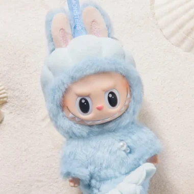 Labubu – ikonická roztomilá příšerka a sběratelská vinylová figurka, která získává popularitu mezi influencery a milovníky moderní módy po celém světě.